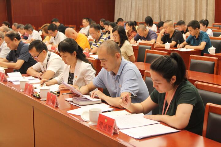參會人員認(rèn)真記錄.JPG